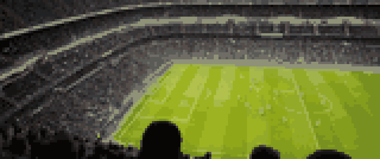 Pixelgrafik: ein grosses Fussballstadion waehrend eines Spiels von der Tribuene aus, das Publikum als dichte Textur